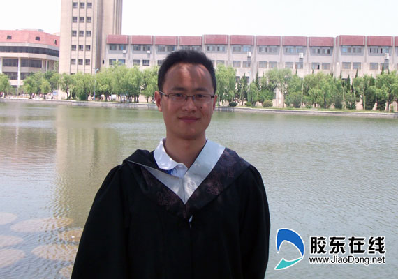 刘泽朋毕业照