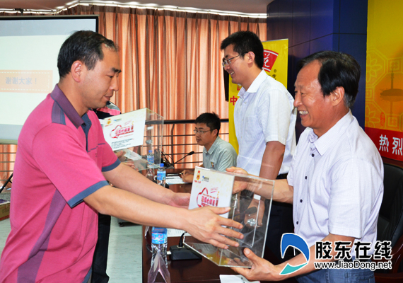 向参与企业以及个人免费发放“爱心储蓄罐”