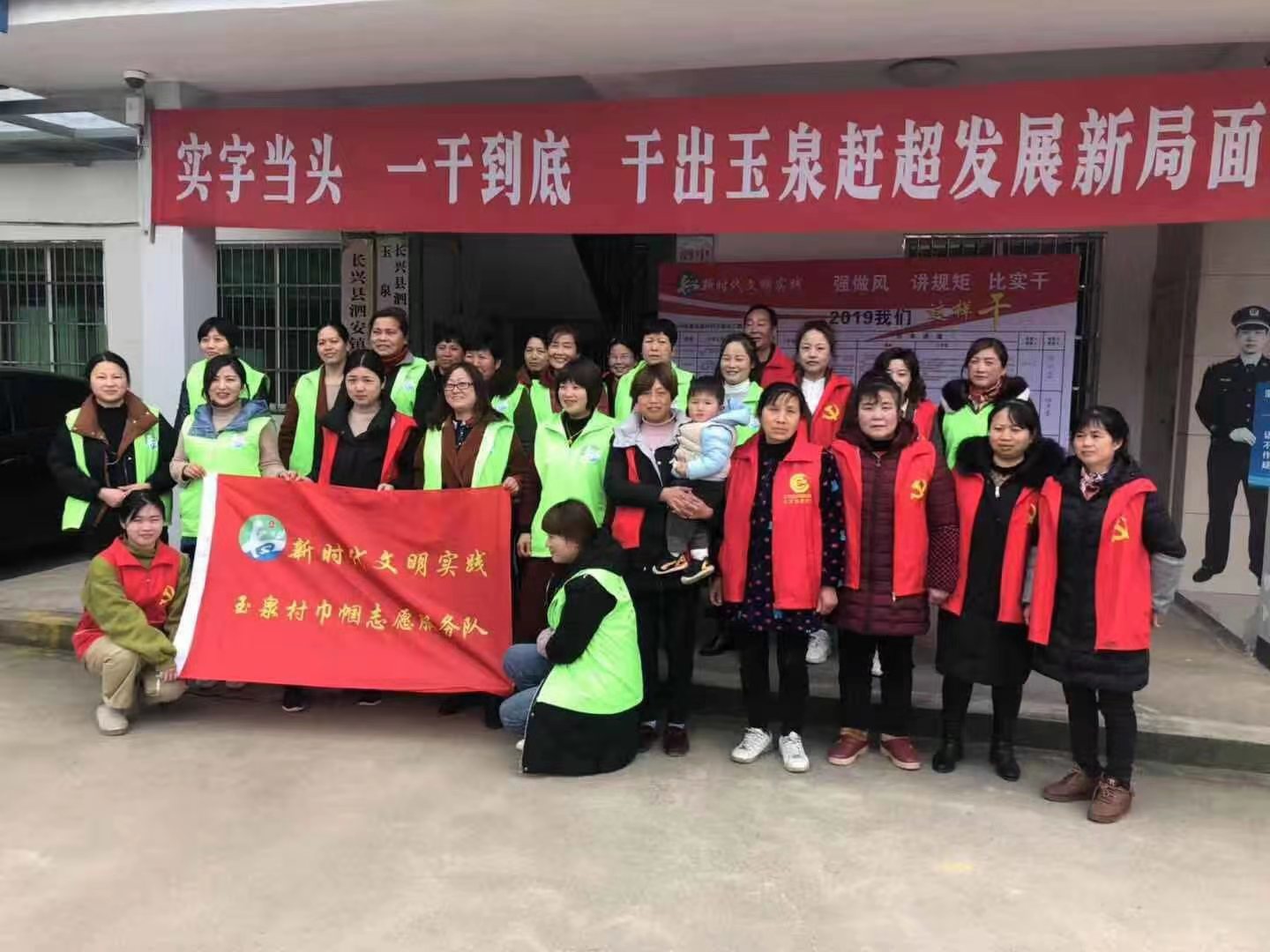 3月8日,玉泉村开展新时代文明实践“凝聚巾帼力量助力垃圾分类”活动。 3月8日,玉泉村开展新时代文明实践“凝聚巾帼力量助力垃圾分类”活动。